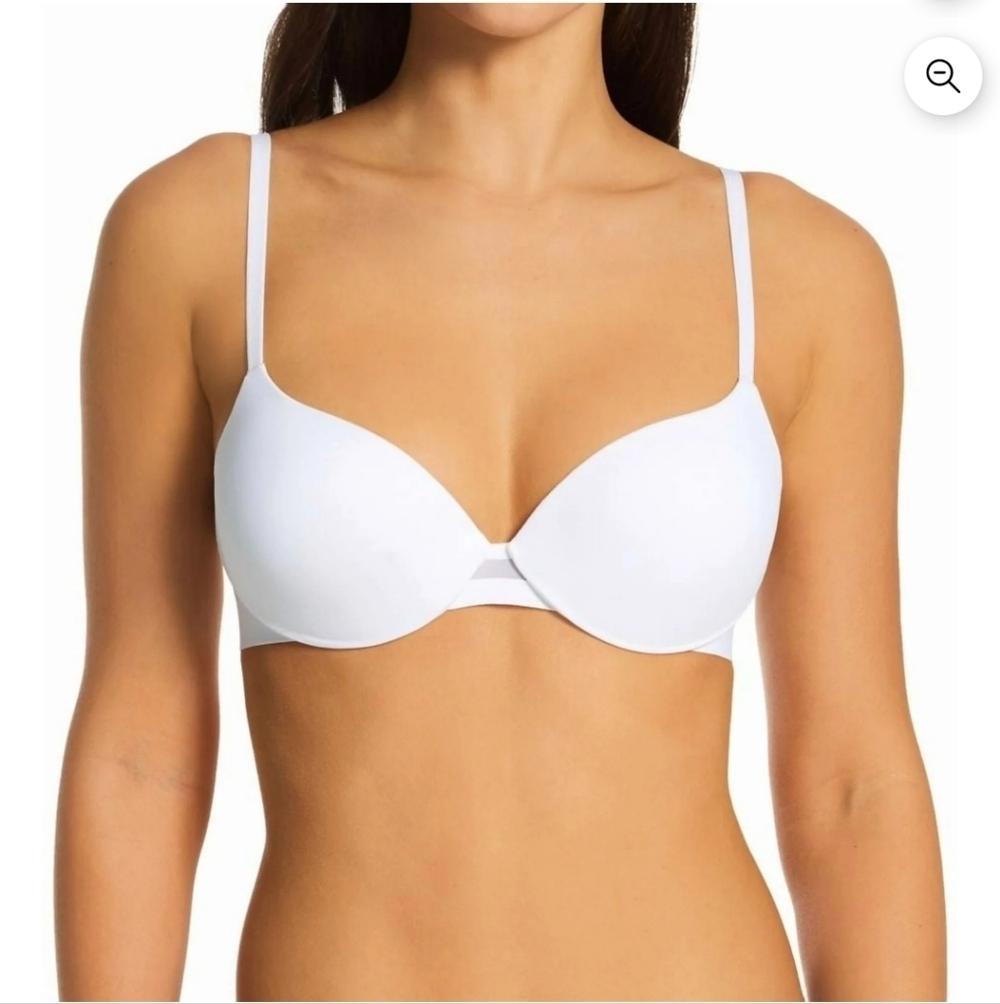 NWT Maidenform White Dreamlike T-Shirt Bra with Seamless Finish